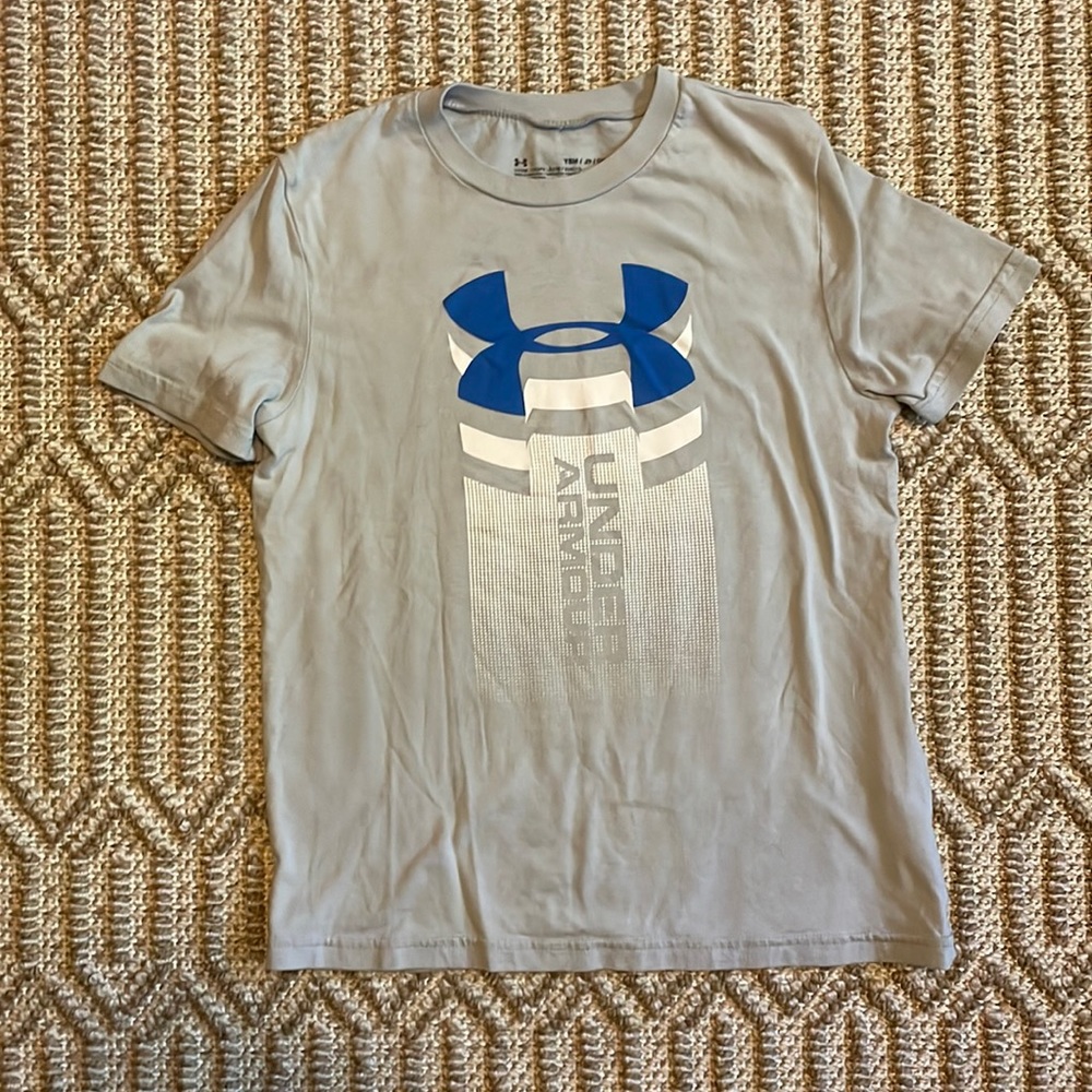 Boys Under Armour gray size small t-shirt